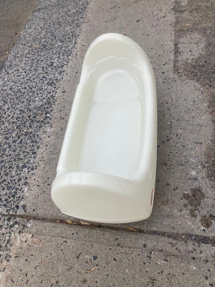 Berceaux poupee plastique 3$