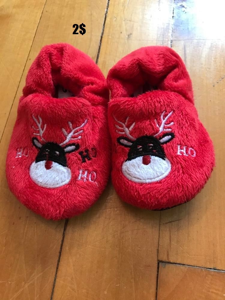 Chaussette grandeur 3-4 (12-24 mois) 2$ 