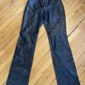 pantalon cuir noir gr 12 10$