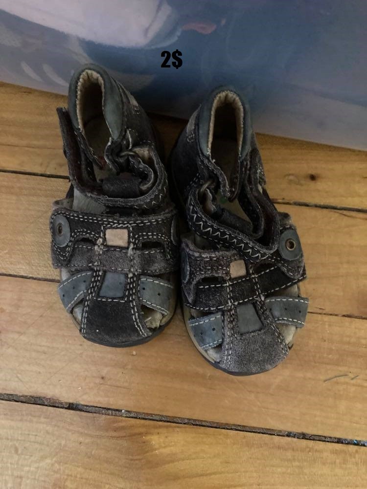 Sandale gr 18 2$