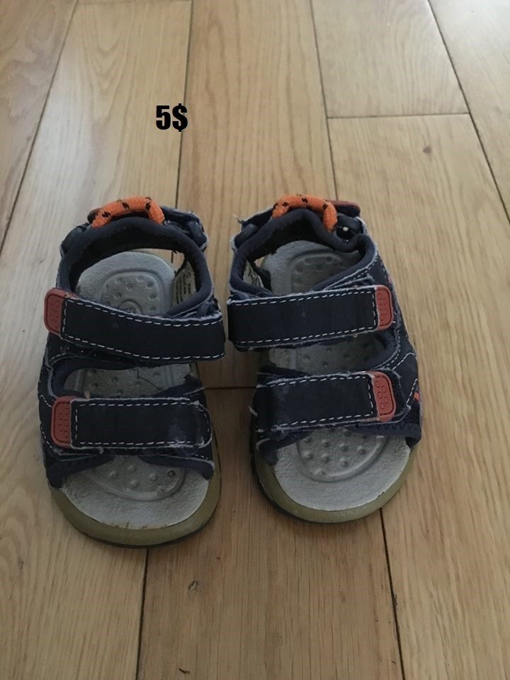Sandale gr 3 5$ 
