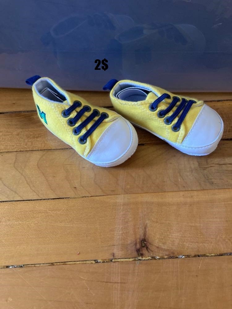 Soulier 6-9 mois 2$
