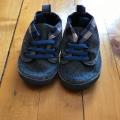 Soulier grandeur 2 (3-6 mois) 2$ 